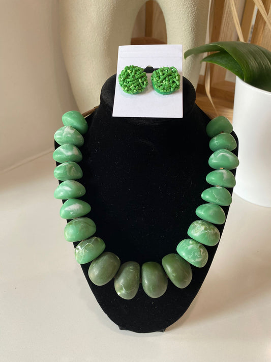 GREEN RESINE NECKLACE AND EARRINGS